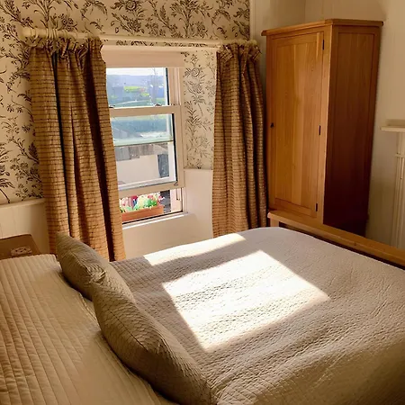 The Old Medical Hall Bed and breakfast Castletownbere